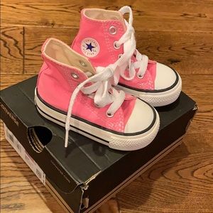 Baby pink converse all star high tops! 💕💕